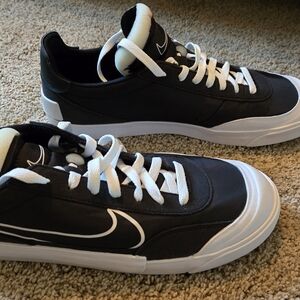 Nike Men's Black and White Sneakers